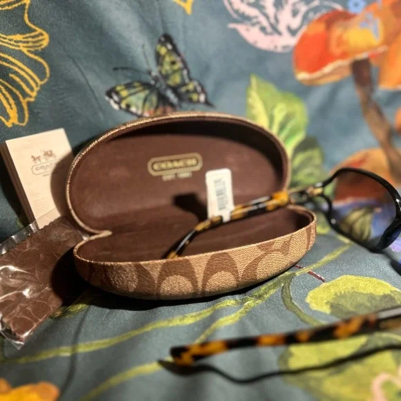 Brand NWT Coach Carroll Sunglasses & Case Brand NWT Coach Carroll Sunglasses & Case Sunglasses main image 4